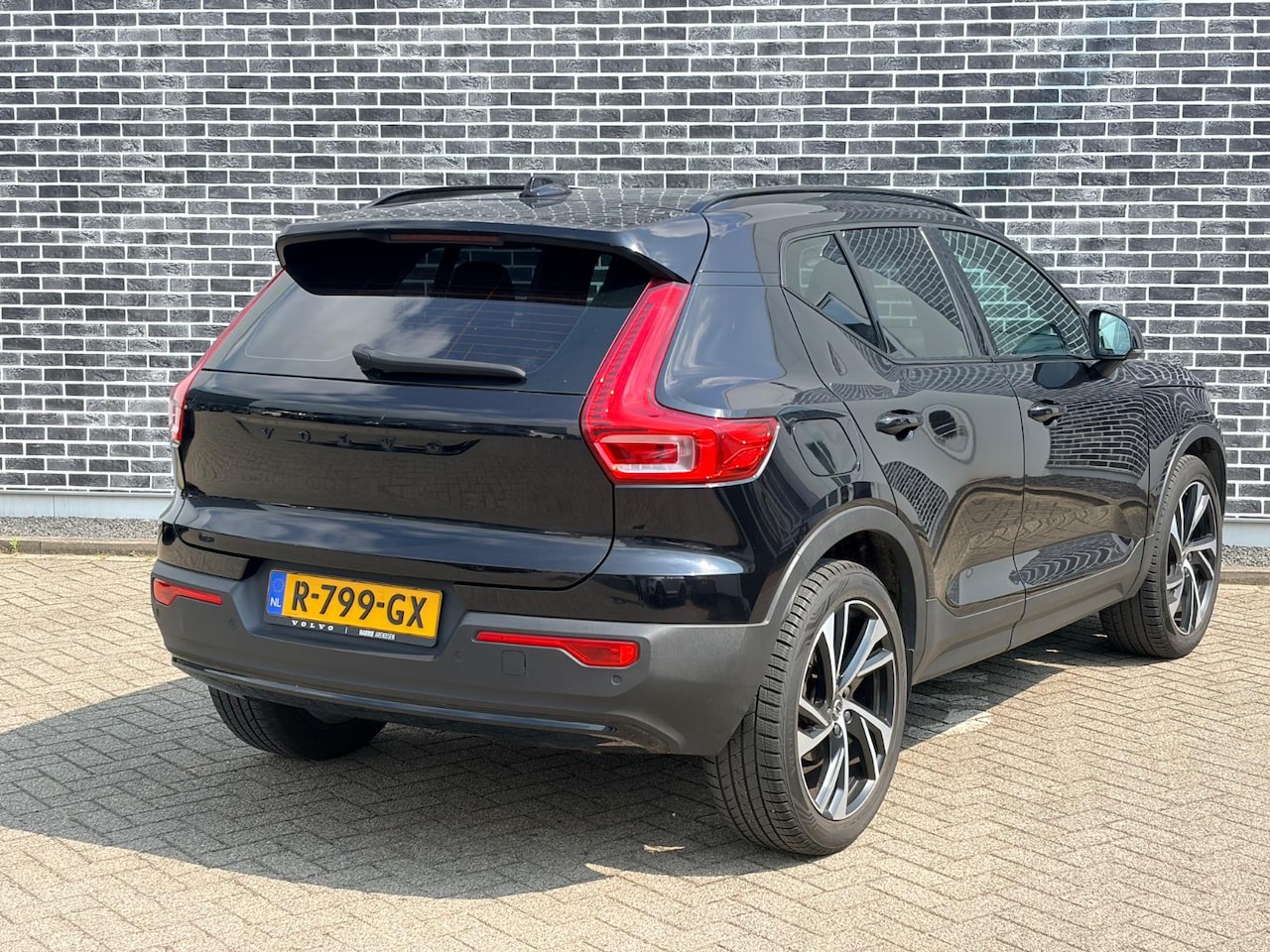 Volvo XC40 - 1.5 T2 Plus Dark | Achteruitrijcamera | Parkeersensoren | Harman Kardon Audio | Keyless En - AutoWereld.nl