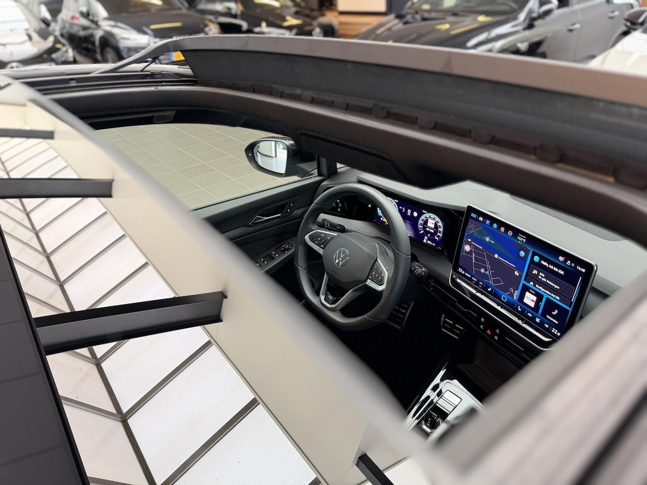 Volkswagen Golf - 1.5 eTSI R-Line / Pano / Head-up / Keyless / - AutoWereld.nl