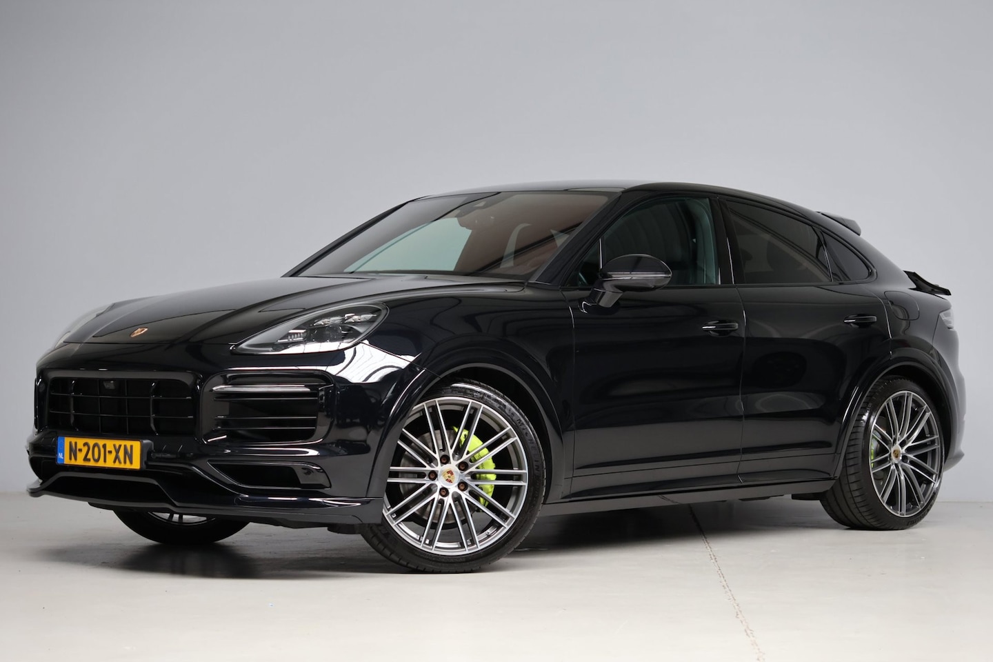 Porsche Cayenne Coupé - 3.0 E-Hybrid Sport Design Techart | panoramadak | 360 camera | keyless | sportchrono | 4-z - AutoWereld.nl