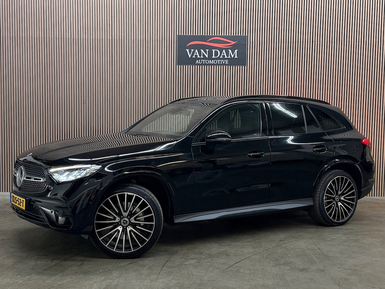 Mercedes-Benz GLC-klasse - 300e 4MATIC AMG Line 2023 LUCHTVERING LED LEDER - AutoWereld.nl