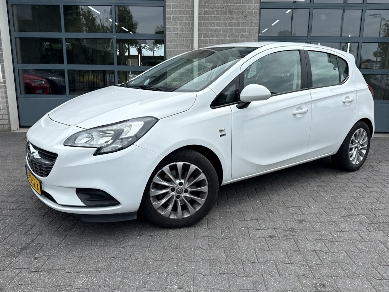 Opel Corsa - 1.0 Turbo 120 Jaar Edition 1.0 Turbo 120 Jaar Edition - AutoWereld.nl