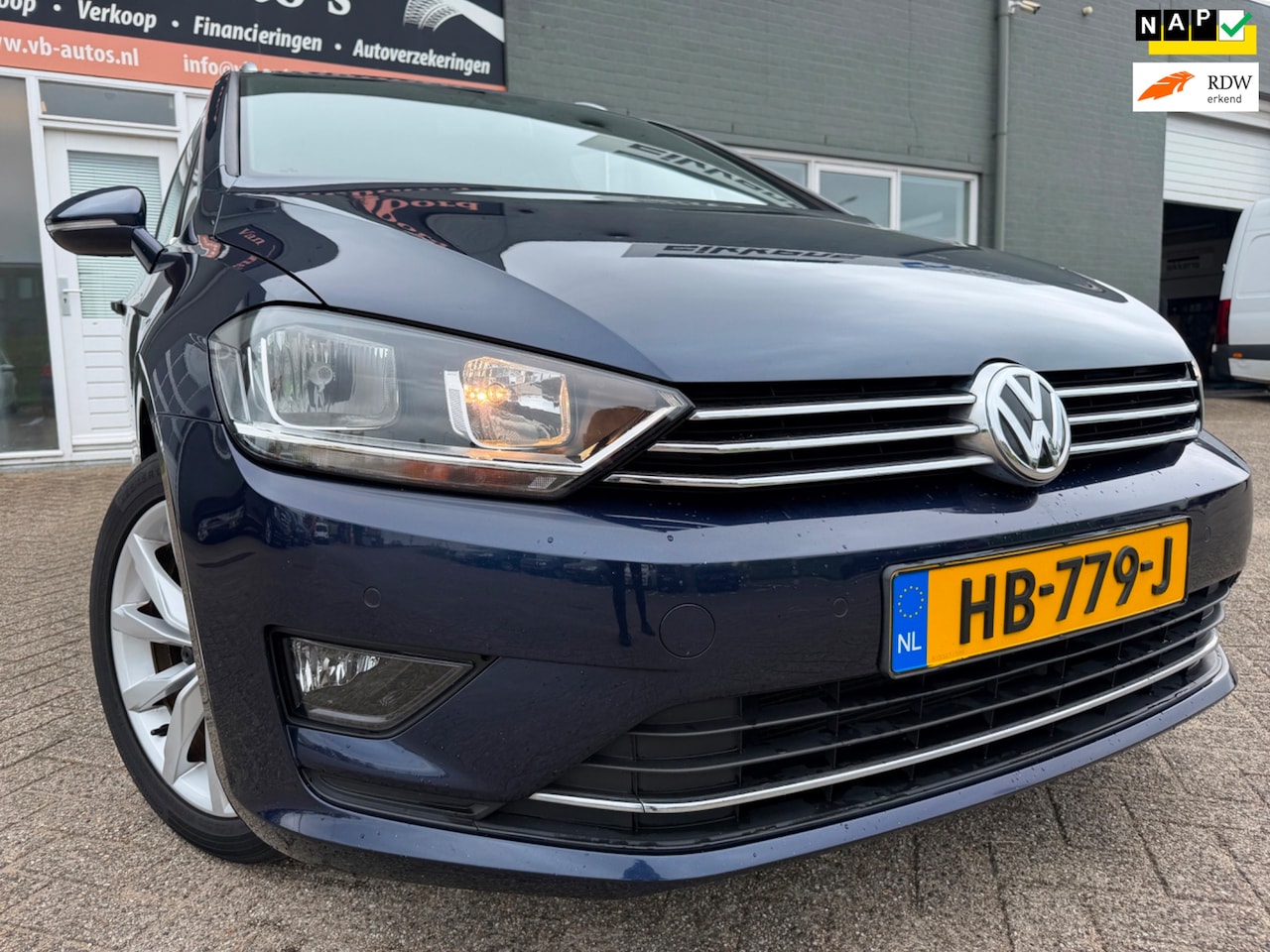 Volkswagen Golf Sportsvan - 1.2 TSI Business Edition van 2de Eig met trekhaak en navigatie en App connect en cruise co - AutoWereld.nl