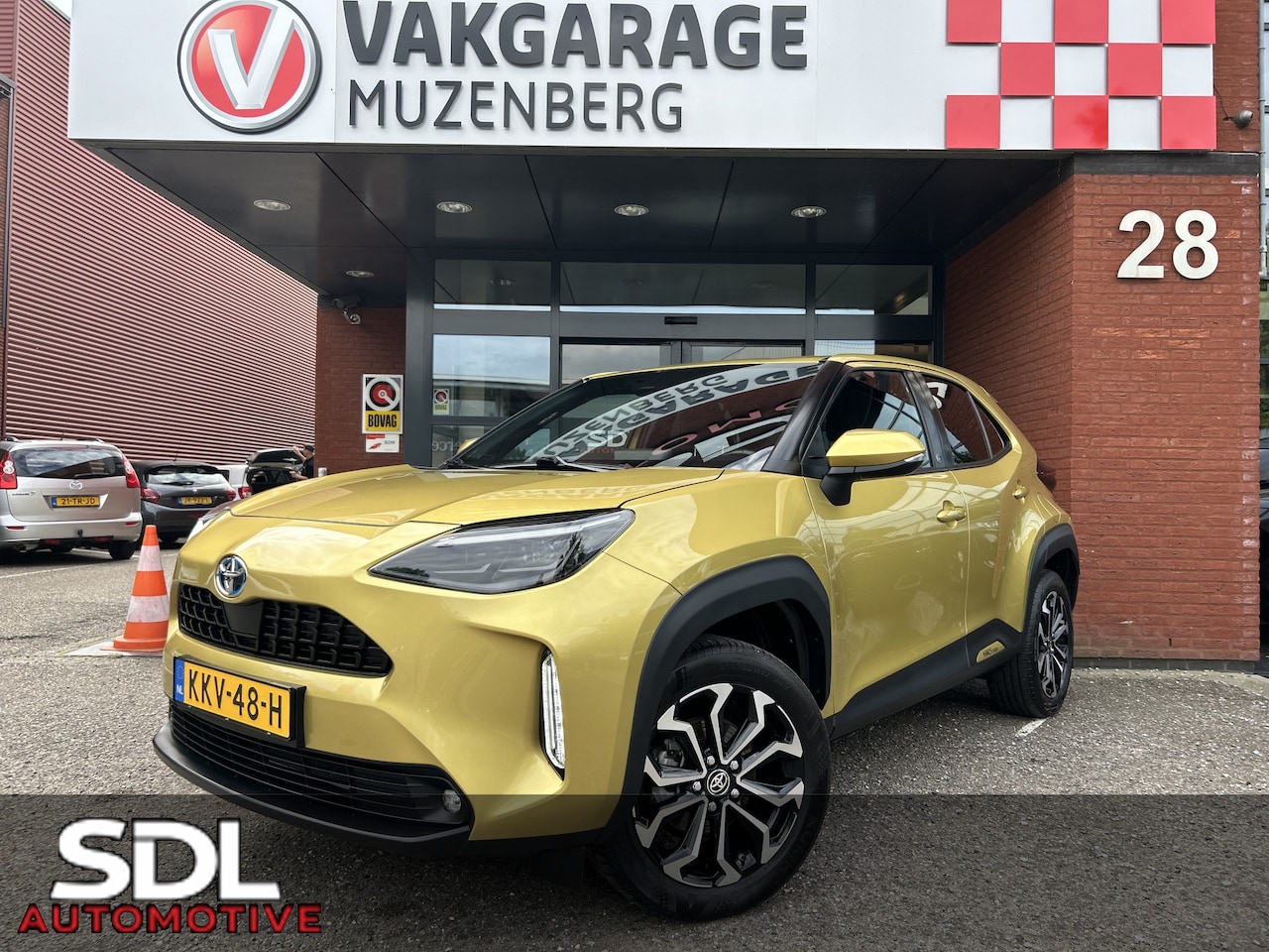 Toyota Yaris Cross - 1.5 Hybrid First Edition // ADAPT. CRUISE // LED // KEYLESS // CAMERA // NAVI+CARPLAY // - AutoWereld.nl