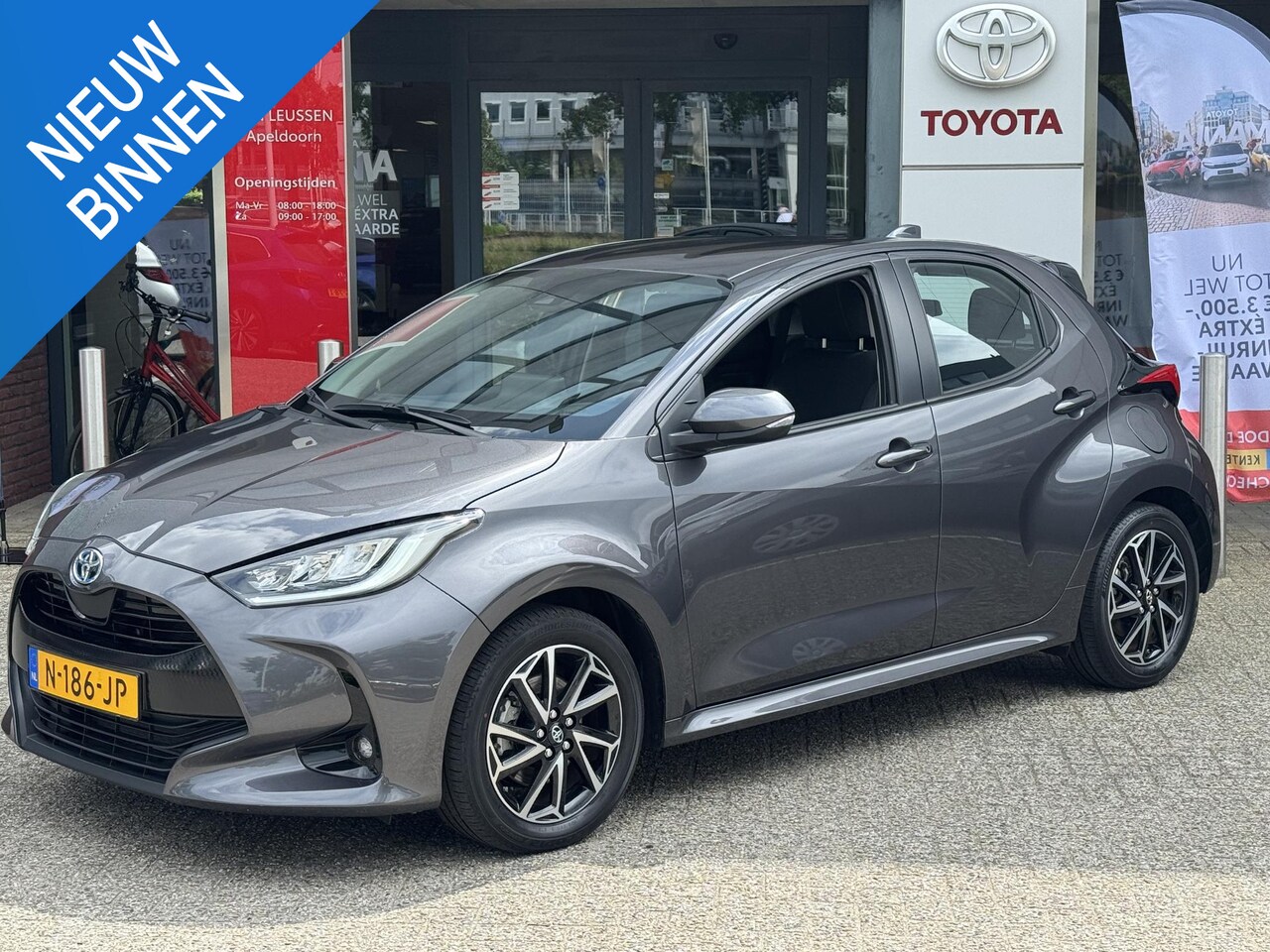 Toyota Yaris - 1.5 Hybrid Dynamic CAMERA LED KOPLAMPEN KEYLESS APPLE/ANDROID AD-CRUISE 16"LM-VELGEN NL-AU - AutoWereld.nl