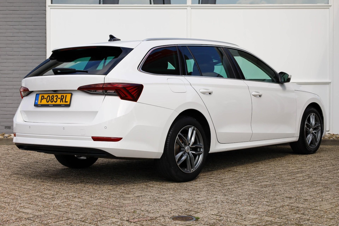 Skoda Octavia Combi - 1.0 e-TSI 110pk DSG Business Edition Plus | Achteruitrijcamera | Stoelverwarming | 17" Vel - AutoWereld.nl