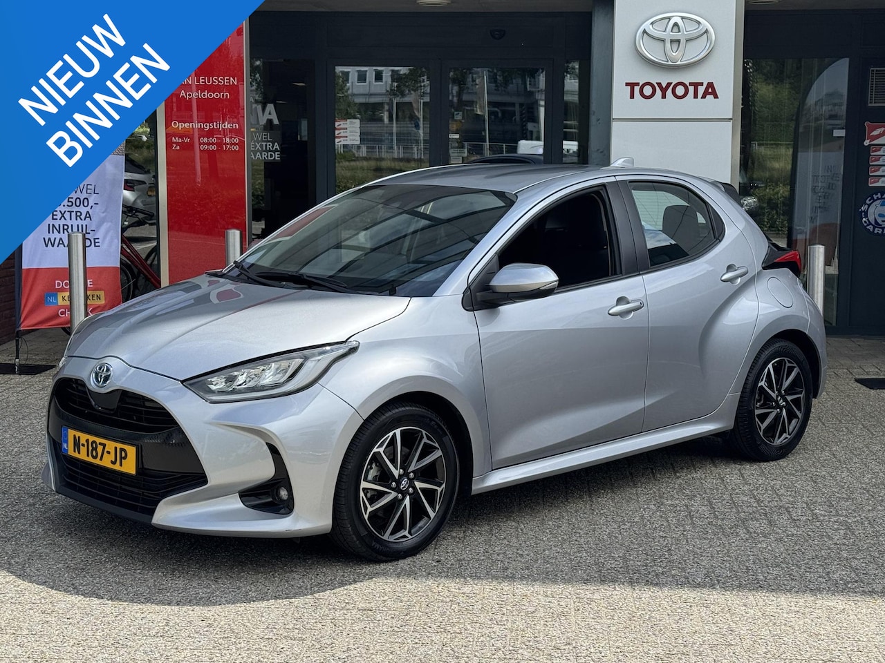 Toyota Yaris - 1.5 Hybrid Dynamic CAMERA LED KOPLAMPEN KEYLESS APPLE/ANDROID AD-CRUISE 16"LM-VELGEN NL-AU - AutoWereld.nl