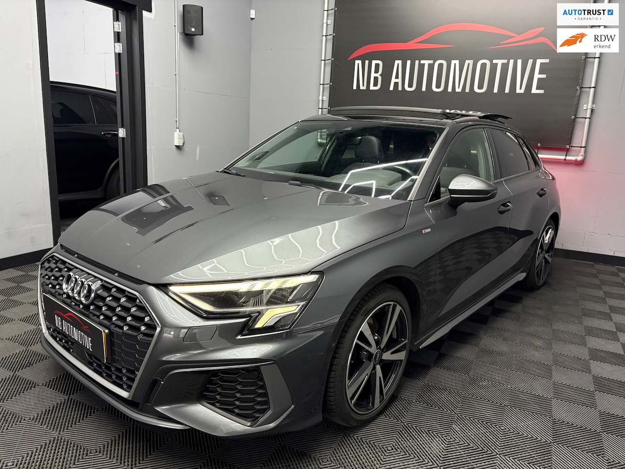 Audi A3 Sportback - 35 TFSI S-line Pano - AutoWereld.nl