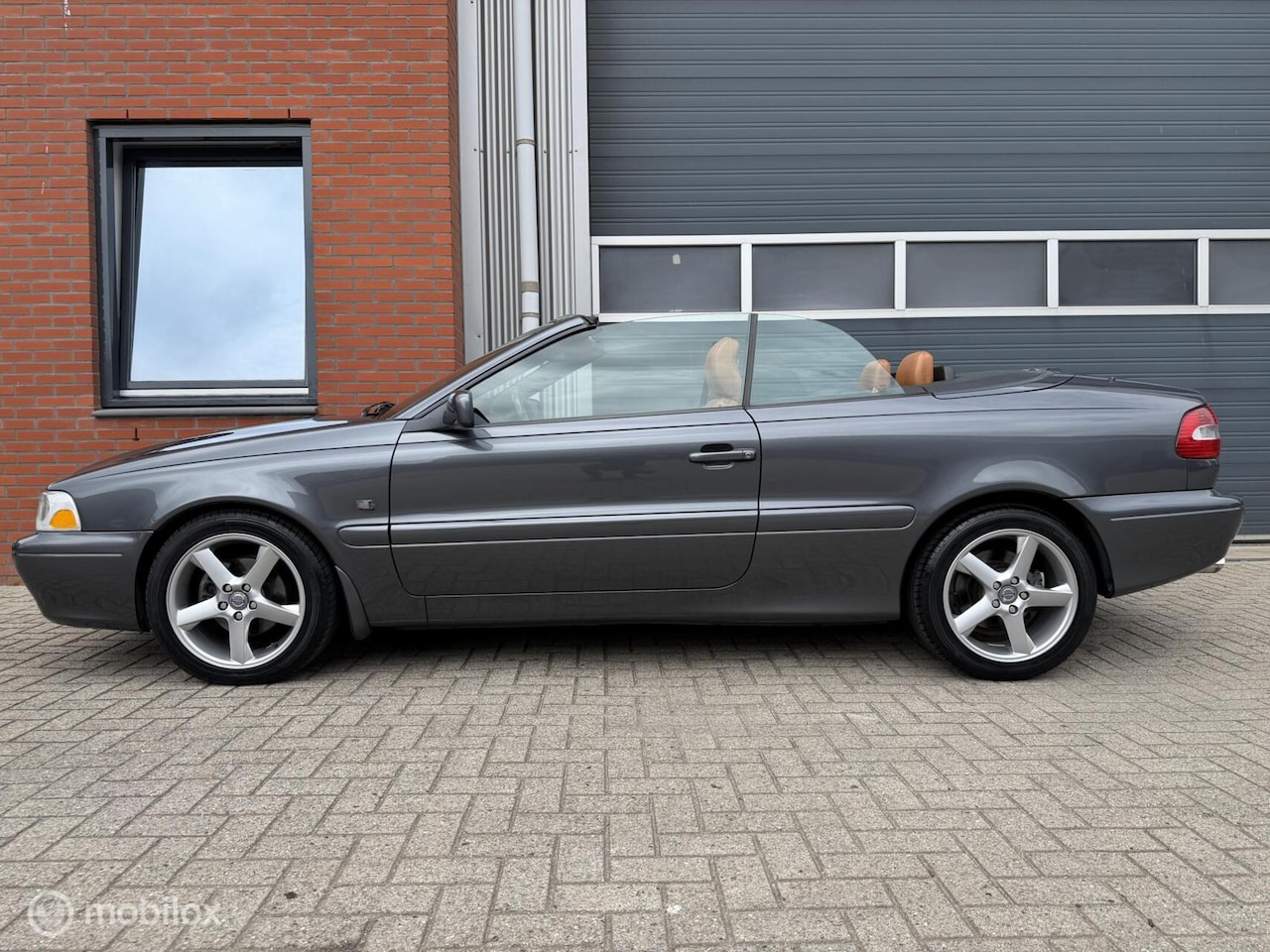 Volvo C70 Convertible - 2.4T 200pk Aut. Autumn Sun - orig. NL - AutoWereld.nl