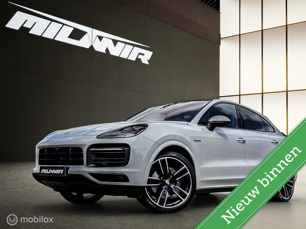 Porsche Cayenne Coupé - 3.0 E-Hybrid |Pano|Sportchrono|Massage - AutoWereld.nl