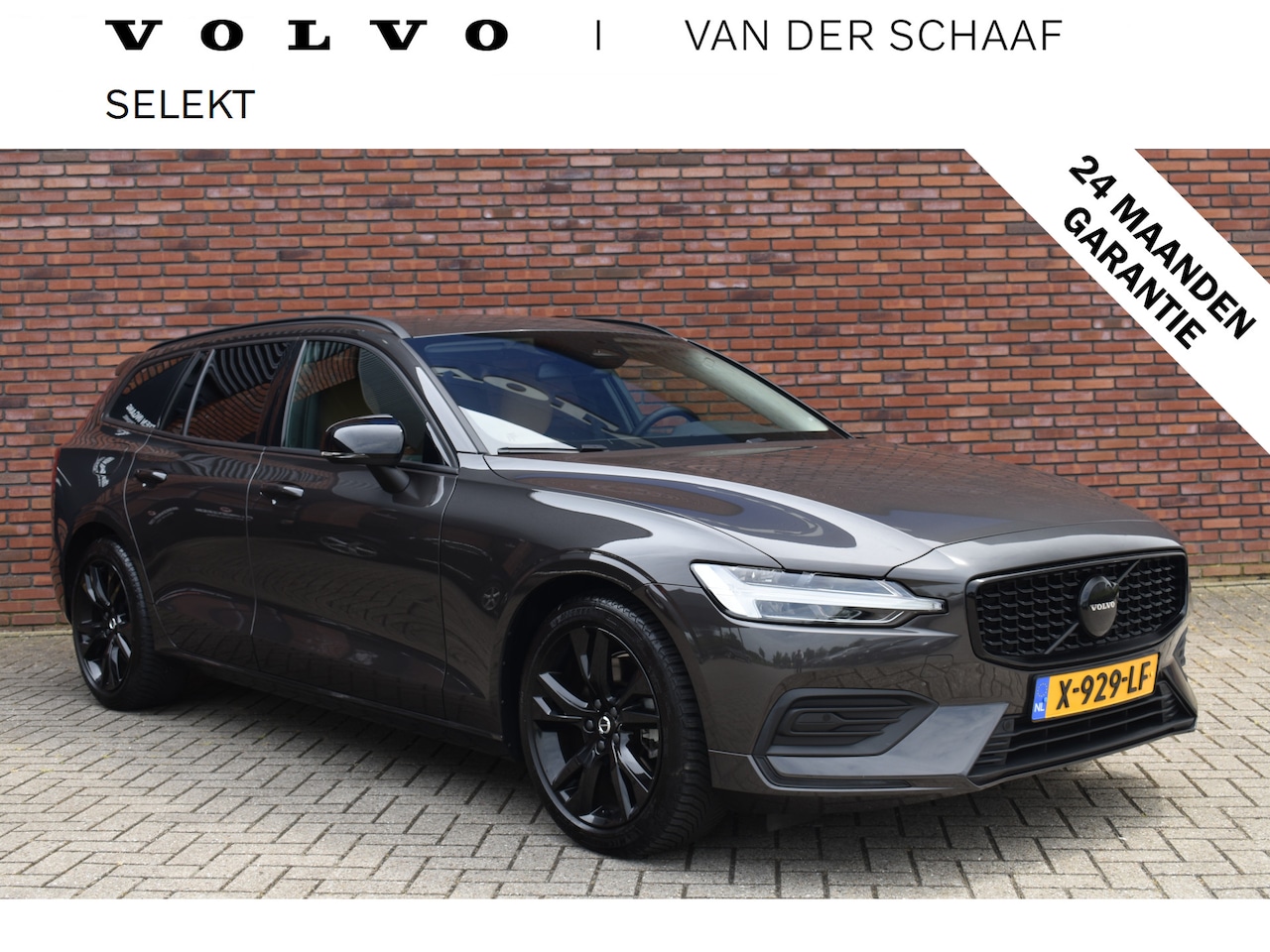 Volvo V60 - B3 177PK Essential Black Edition | Leder | Getint Glas | 18'' | Climate | - AutoWereld.nl