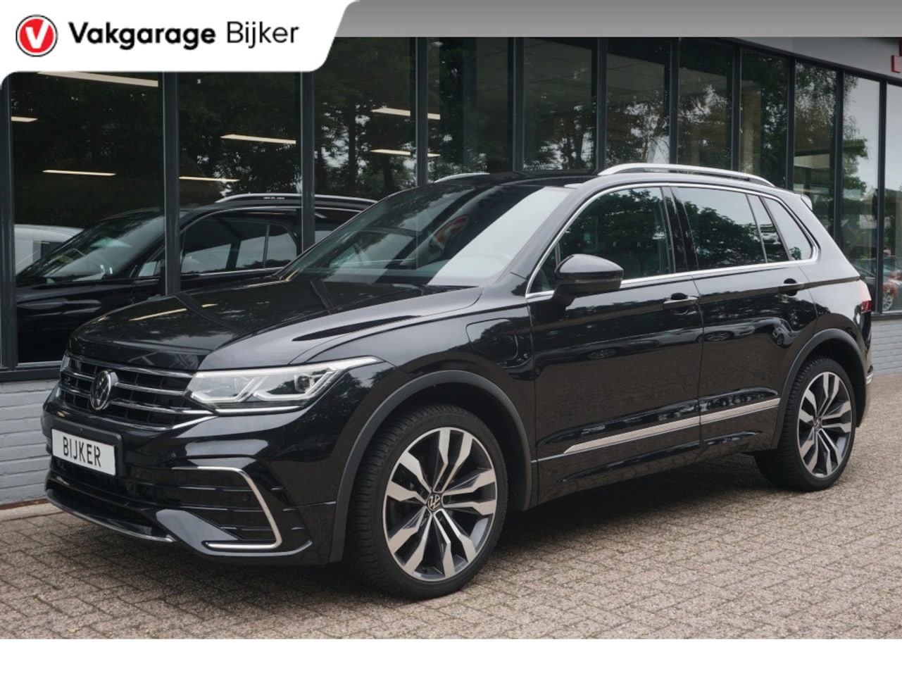 Volkswagen Tiguan - 1.4 TSI eHybrid R-Line Business+ 360 Camera/Wegklabare Trekhaak! - AutoWereld.nl