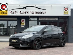 Ford Focus - 2.0 EcoBoost ST-3 300 pk apple carplay camera recaro stoelen maxton spoiler pakket climate