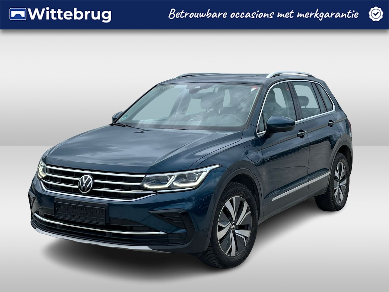 Volkswagen Tiguan - 1.4 TSI eHybrid 245 pk Elegance DSG Automaat Panoramadak / IQ Led verlichting / Digital Co - AutoWereld.nl