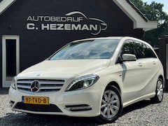 Mercedes-Benz B-klasse - 180 Ambition Automaat Xenon Navigatie Cruise Control Climate Control MF Stuurwiel Leder
