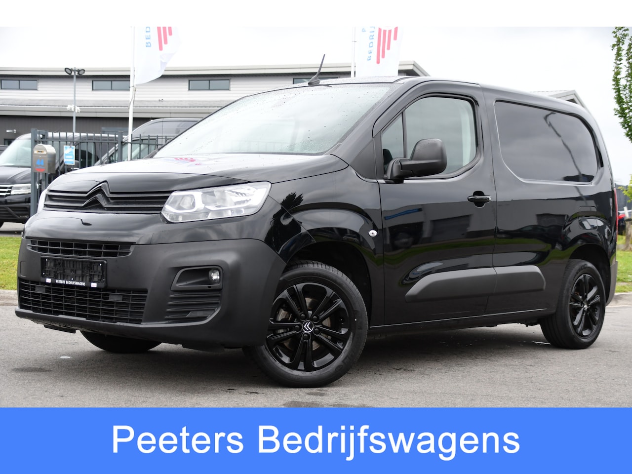 Citroën Berlingo - 1.5 BlueHDI Black Edition Cruise, Carplay, Sensoren, 102pk, Multimedia, Trekhaak, Keyless, - AutoWereld.nl