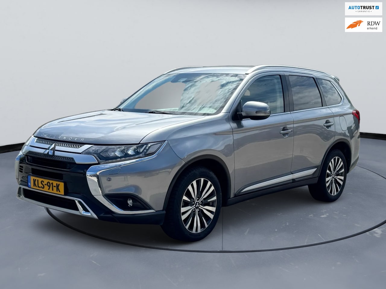 Mitsubishi Outlander - 2.0 2WD Limited+|7P|Leer|Trekhaak|Carplay| - AutoWereld.nl