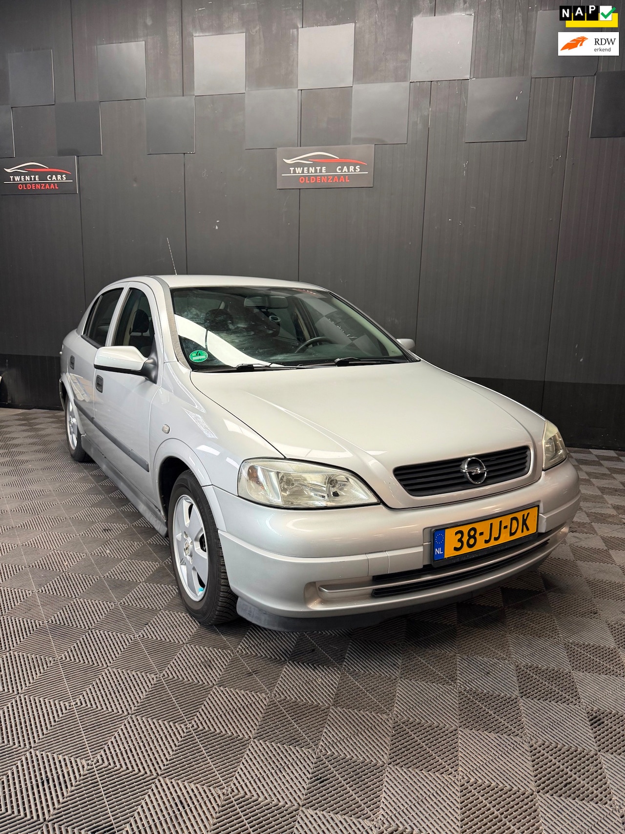 Opel Astra - 1.6 Edition | Airco | Nieuwe APK | - AutoWereld.nl