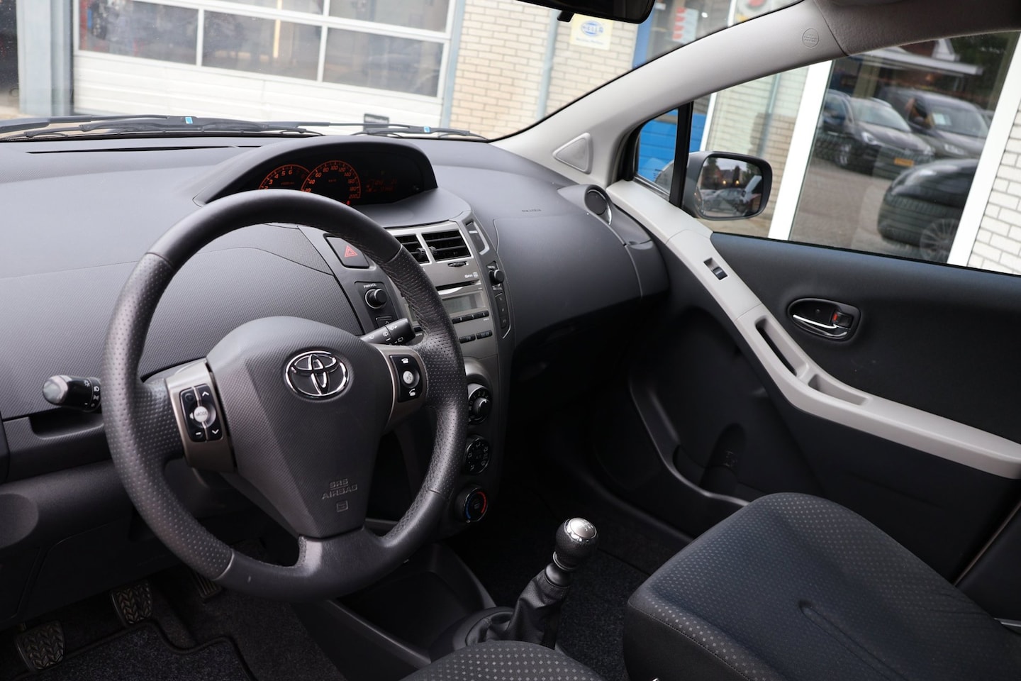 Toyota Yaris - 1.3 VVTi Dynamic 5-drs Trekhaak Airco - AutoWereld.nl