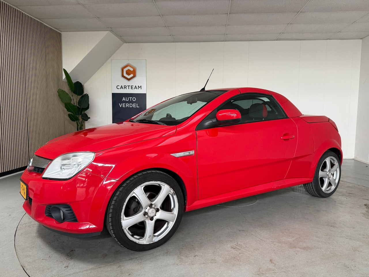 Opel Tigra TwinTop - 1.8-16V Enjoy Carplay/navigatie DAK WERKT NIET !! Verder top - AutoWereld.nl