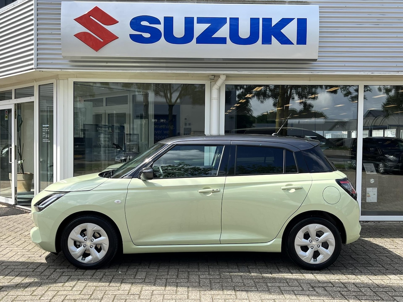Suzuki Swift - 1.2 83pk Automaat Select (RIJKLAARPRIJS) *Tot 10 Jaar Suzuki Garantie - AutoWereld.nl