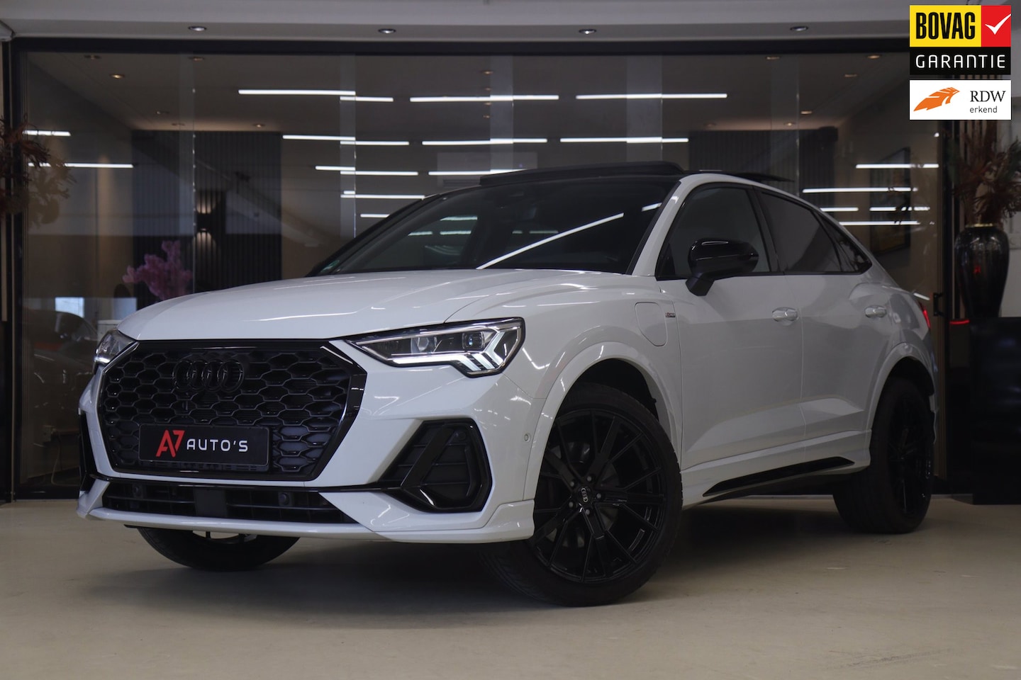 Audi Q3 Sportback - 45 TFSI e S Edition 3X S-Line /PANO/CARPLAY/KEYLES/STOELV/BOMVOL - AutoWereld.nl