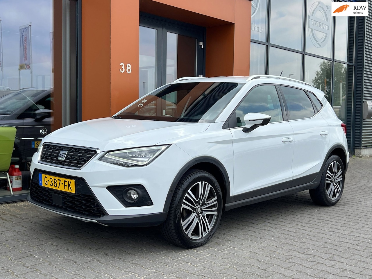 SEAT Arona - 1.0TSI automaat|LED|Camera|Trekhaak|Carplay|ACC - AutoWereld.nl