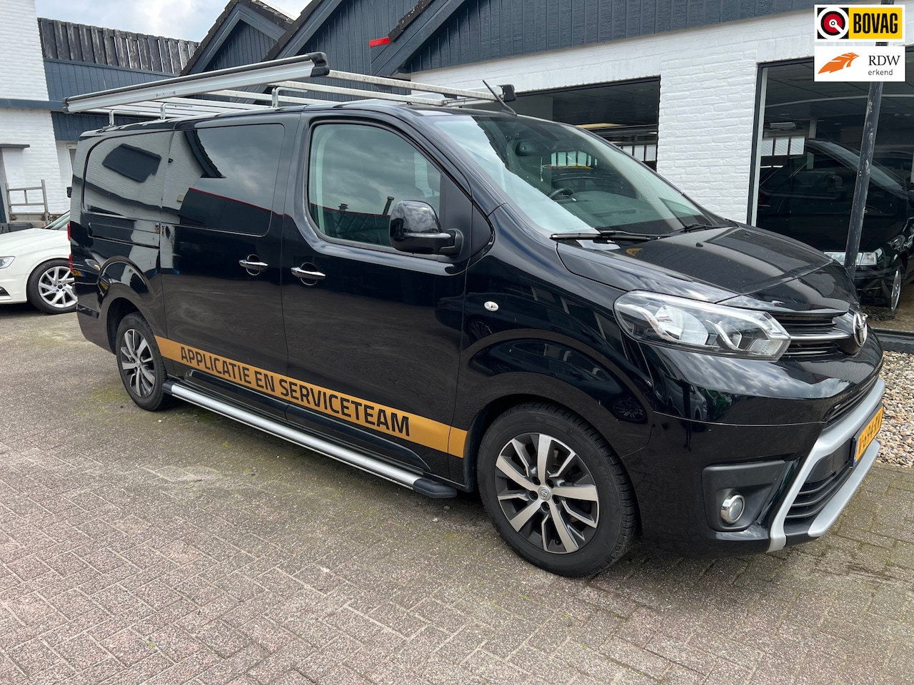 Toyota PROACE Long Worker - 2.0 D-4D Professional DC ///LEES TEKST/// Leer/automaat/2x schuifdeur. - AutoWereld.nl