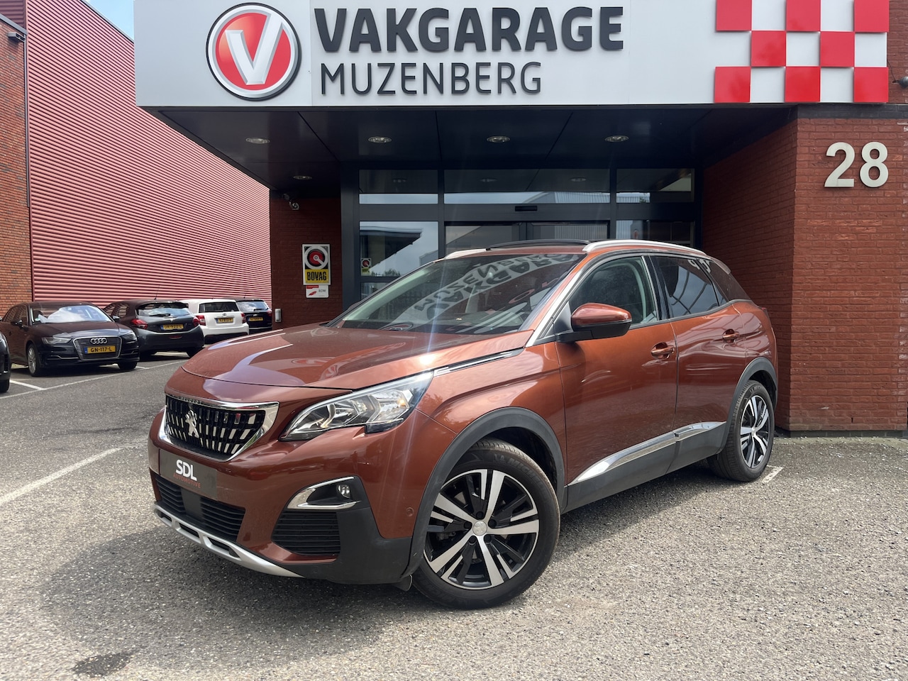 Peugeot 3008 - 1.2 PureTech Allure Avantage // SCHUIF-KANTELDAK // 360 CAMERA // CRUISE // NAVI+CARPLAY / - AutoWereld.nl