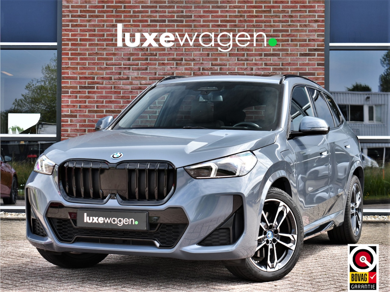 BMW X1 - xDrive30e M-Sport Plus Stormbay Pano ACC HUD 360-cam 19inch - AutoWereld.nl