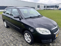 Skoda Fabia Combi - 1.4-16V Navi / Airco / Cruise / APK / D-Riem / Onderhoudsbeurt /