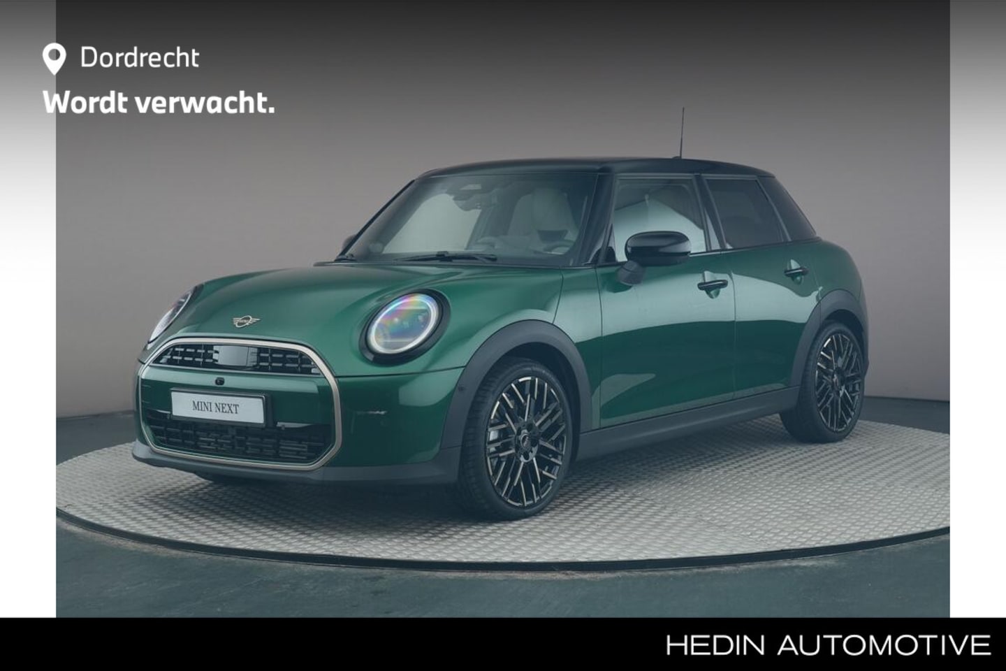 MINI 5-Deurs - 1.5 Cooper C Favoured L 360 Camera | Panoramadak | Harman Kardon | AR-navigatie | Head-Up - AutoWereld.nl