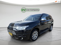 Mitsubishi Outlander - 2.0 PHEV Instyle+ | Schuif- / kanteldak | Trekhaak | Camera | Adapt. Cruise | Stoelverwarm