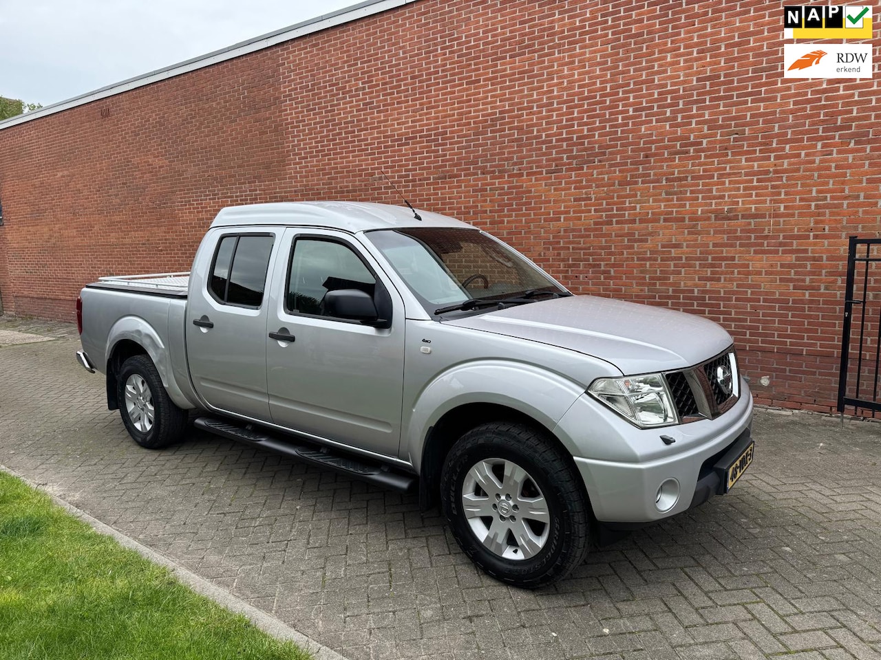 Nissan Navara - 2.5 dCi SE Double C. Clima Navi Cruise Automaat - AutoWereld.nl