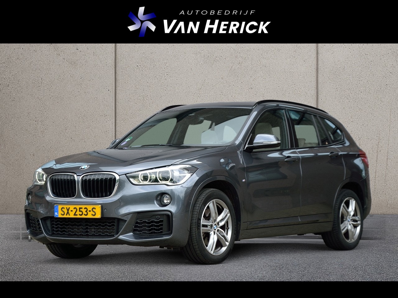 BMW X1 - SDrive20i High Executive 192PK! | Schuifdak | Leder | Groot scherm - AutoWereld.nl