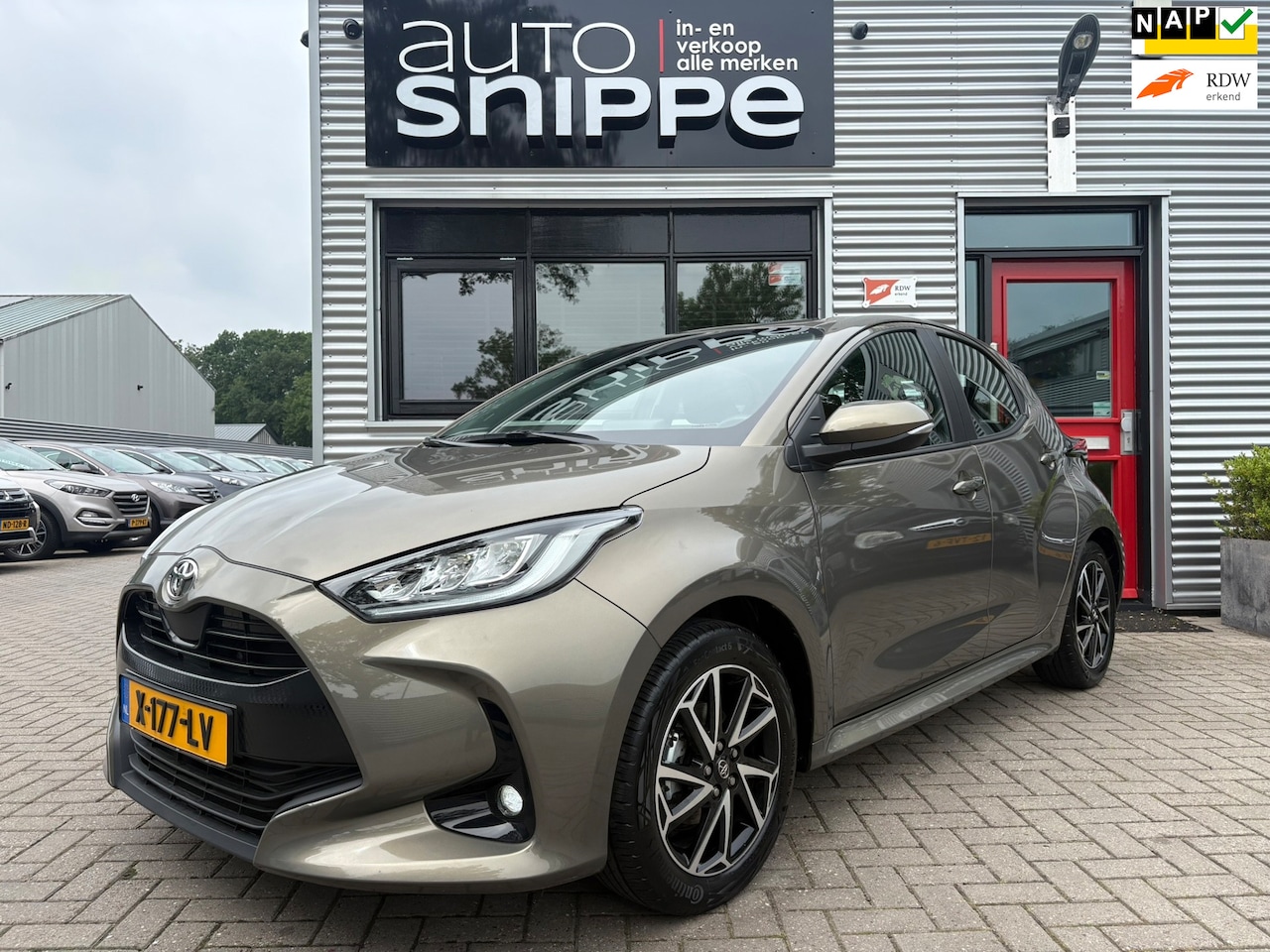 Toyota Yaris - 1.5 VVT-i Dynamic -5DRS.-AIRCO-FULL LED-ADAPTIVE CRUISE-LANE ASSIST-APPLE CARPLAY/ANDROID - AutoWereld.nl