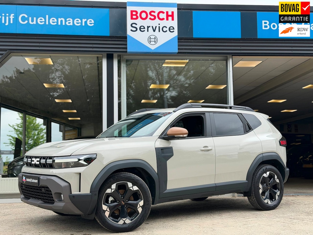 Dacia Duster - 1.6 Hybrid 140 Extreme CarPlay / Camera / P-sensoren V&A / LM 18'' - AutoWereld.nl