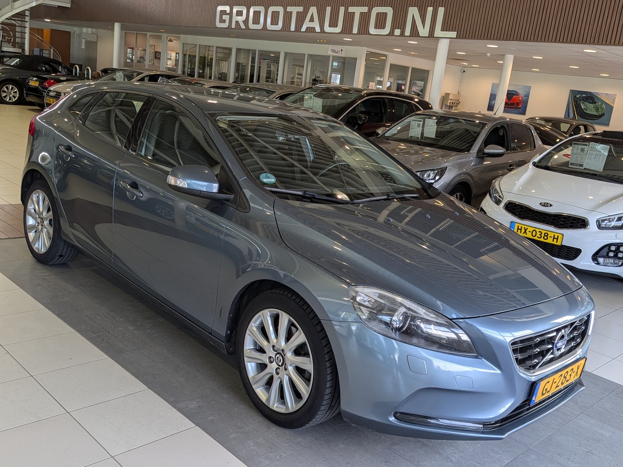 Volvo V40 - 1.6 T2 Momentum Airco, Cruise Control, Stuurbekrachtiging - AutoWereld.nl