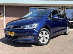 Volkswagen Touran - 1.5 TSI Highline 7p | Trekhaak | Adapt. Cruise | Clima | Stoelverwaming | Park. Sens. V+A
