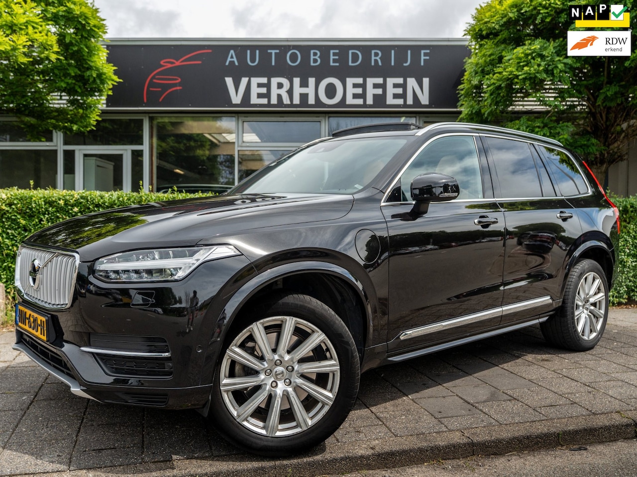 Volvo XC90 - 2.0 T8 Twin Engine AWD Inscription | 7 PERS | CARPLAY | LUCHTVERING | TREKHAAK | STOELKOEL - AutoWereld.nl