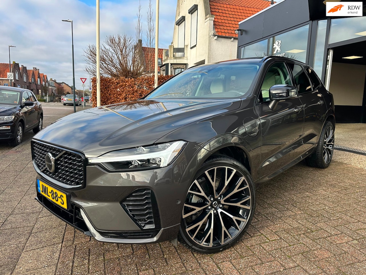 Volvo XC60 - 2.0 T6 Plug-in hybrid AWD Ultra Dark|Pano|H&K|22" - AutoWereld.nl