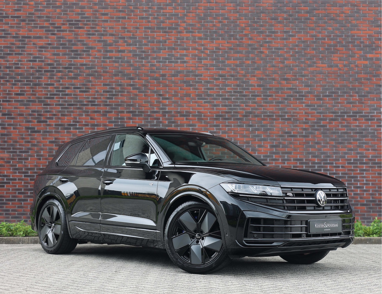Volkswagen Touareg - 3.0 TSi eHybrid 4MOTION R | Pano - DYNAUDIO - AutoWereld.nl