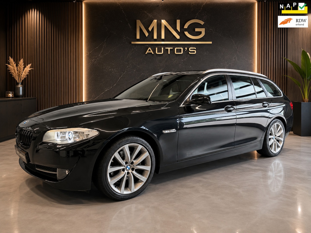 BMW 5-serie Touring - 523i|6 Cilinder|Leder|Flippers|NL|NAP| - AutoWereld.nl