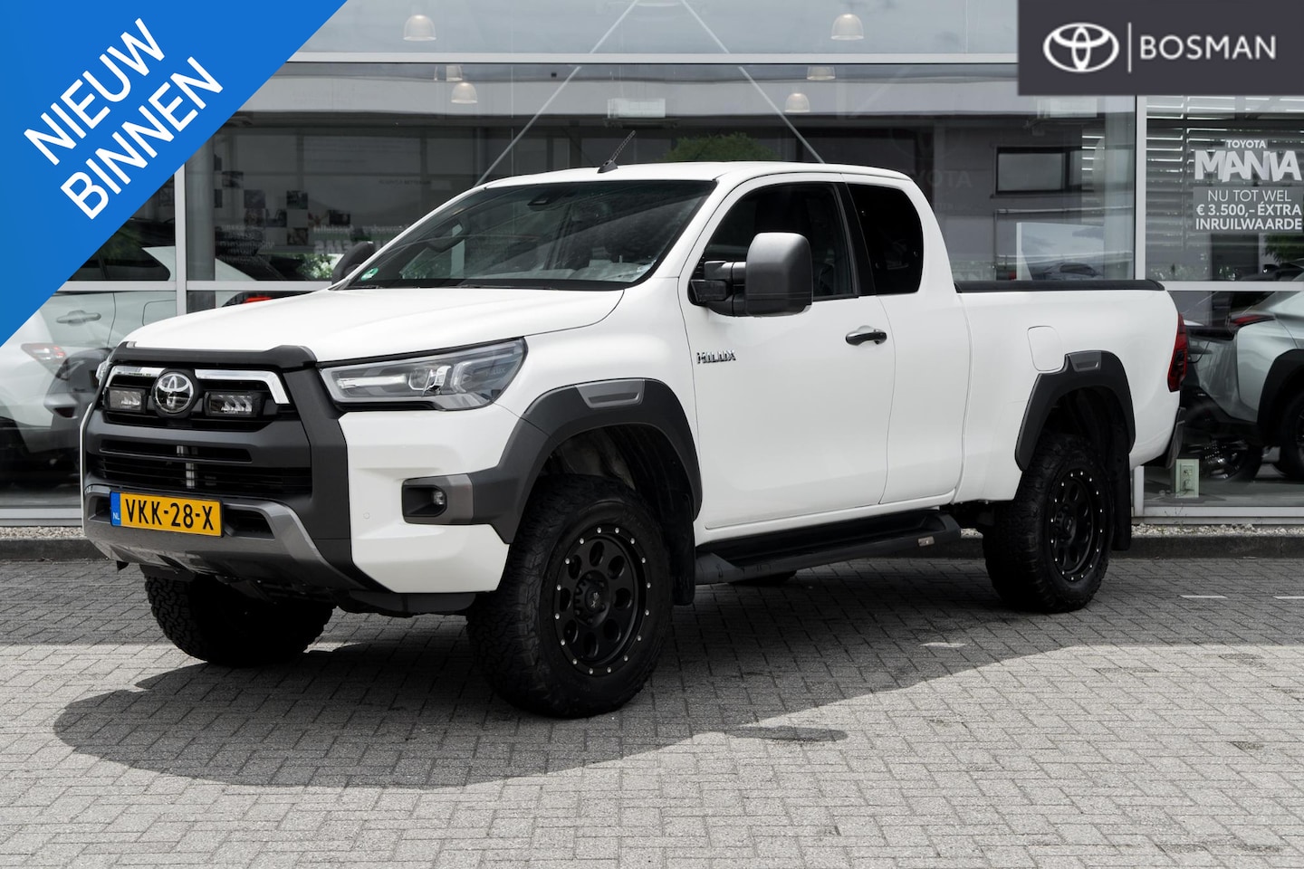 Toyota HiLux - 2.8 D-4D Xtra Cab Professional premium Unieke verhoogde uitvoering met luchtvering en Lase - AutoWereld.nl
