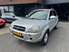 Hyundai Tucson - 2.0i Style CLIMA PDC TREKHAAK NIEUWE APK ORIG NL NAP