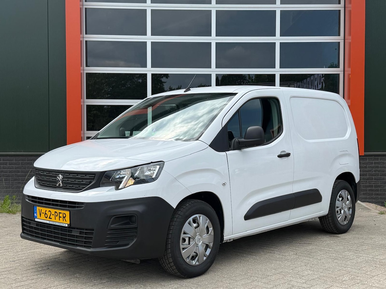 Peugeot e-Partner - 50kWh Pro Airco, Cruise, Elektrisch, nette auto! - AutoWereld.nl