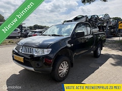 Mitsubishi L 200 - 4x4 2.5 DI-D Club Cab Invite MOTORSCHADE