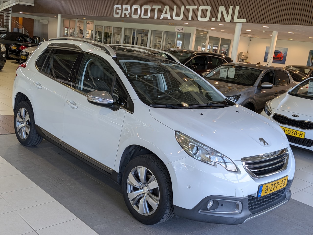 Peugeot 2008 - 1.2 PureTech Allure Panoramadak, Airco, Cruise Control, Stuurbekrachtiging - AutoWereld.nl