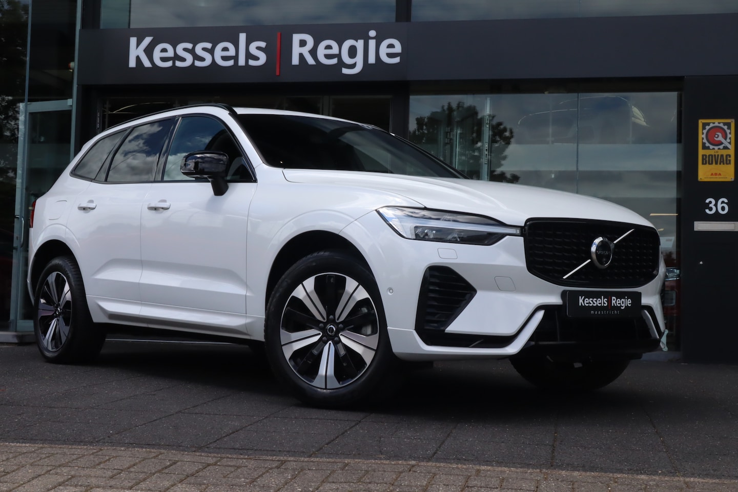 Volvo XC60 - 2.0 T6 Plug-in hybrid AWD Plus Dark | Pano | Memory | H&K | ACC | 360 | Bliss | Leer | Stu - AutoWereld.nl