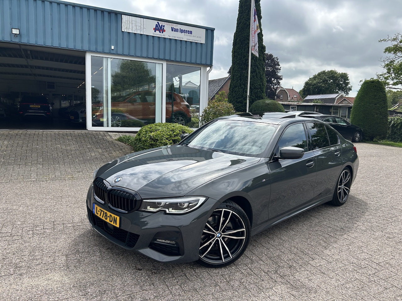 BMW 3-serie - 320i High Executive M-Sport - AutoWereld.nl