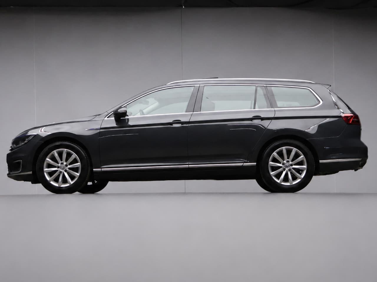 Volkswagen Passat Variant - 1.4 TSI GTE Highline Sport (SCHUIFDAK,APPLE CARPLAY,LED,CAMERA,STOELVERWARMING,CLIMATE,CRU - AutoWereld.nl